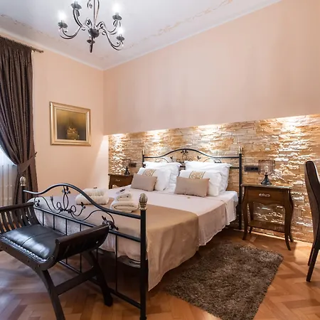 Πανσιόν Unique Luxury