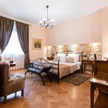 Πανσιόν Unique Luxury