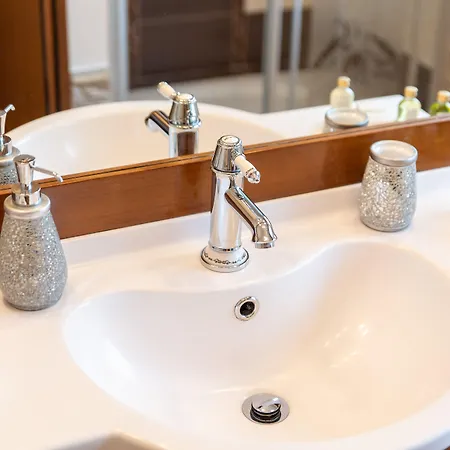 Unique Luxury Πανσιόν 4*