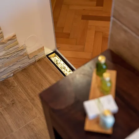 Πανσιόν Unique Luxury 4*