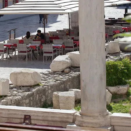 Πανσιόν Unique Luxury 4*