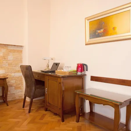 Unique Luxury Pensión Split