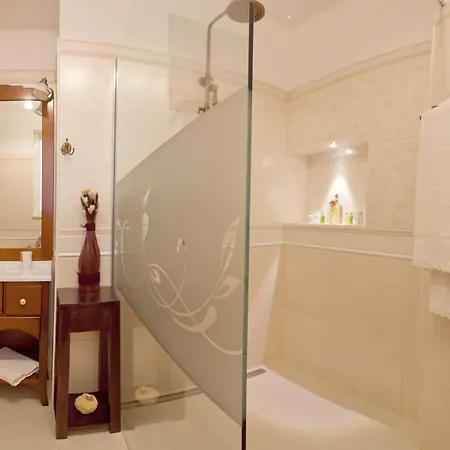 בית הארחה Unique Luxury