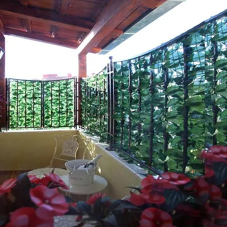 Unique Luxury Pensión 4*