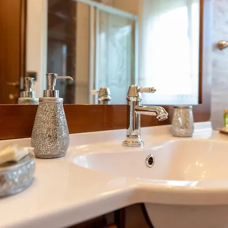 Unique Luxury Pensión 4*