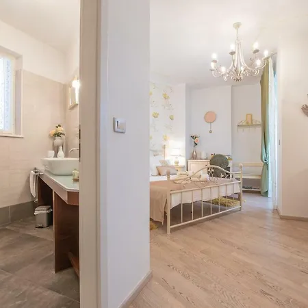 בית הארחה Unique Luxury 4*