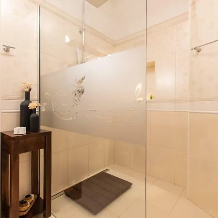 בית הארחה Unique Luxury ספליט